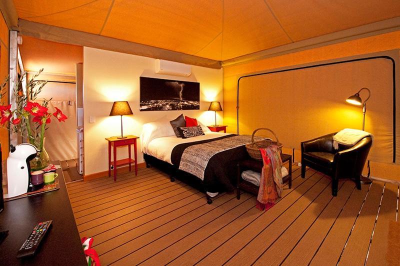 אליס ספרינגס Squeakywindmill Boutique Tent B&B מראה חיצוני תמונה