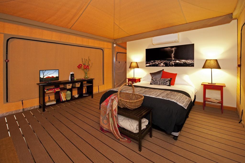 אליס ספרינגס Squeakywindmill Boutique Tent B&B מראה חיצוני תמונה